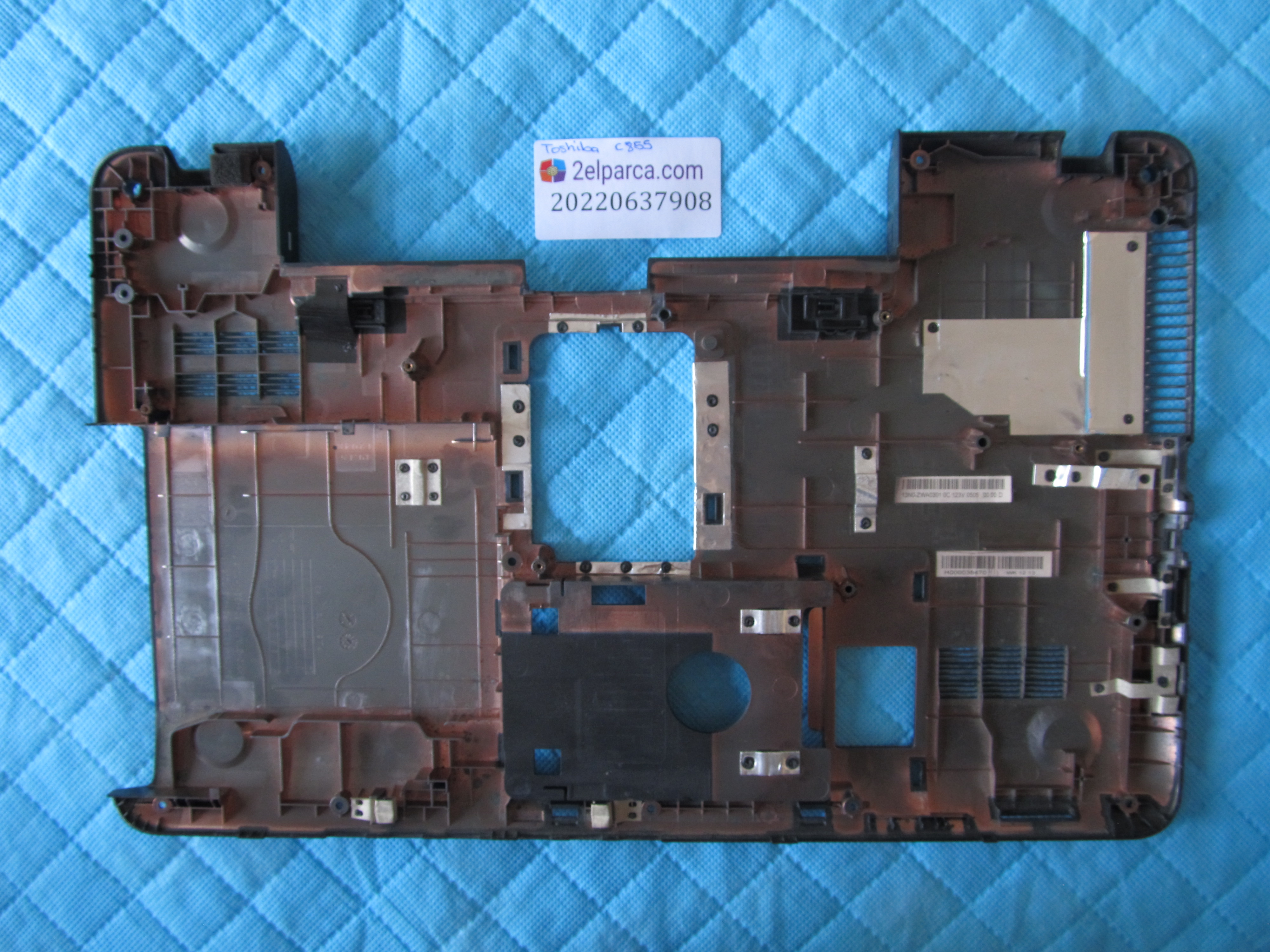 TOSHİBA Toshiba c855 alt kasa (3 vida yeri eksik) orjinal ürün küçük görsel 2